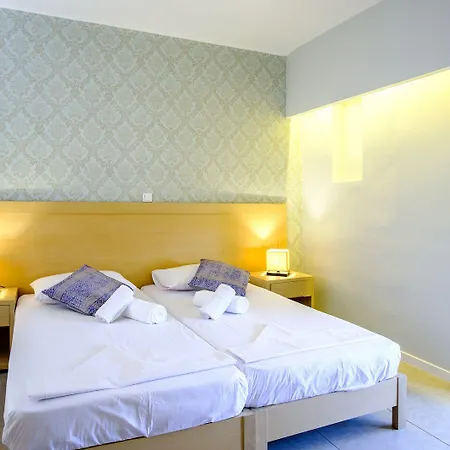 Aphrodite Syros Κίνι